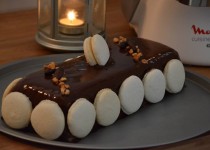 Bûche « La Rencontre » : crème Vanille Bourbon et crème chocolat/fèves Tonka (MaëvaB)