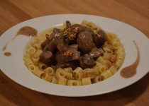 Rognons de boeuf, carottes, champignons et sauce moutarde (MaëvaB)