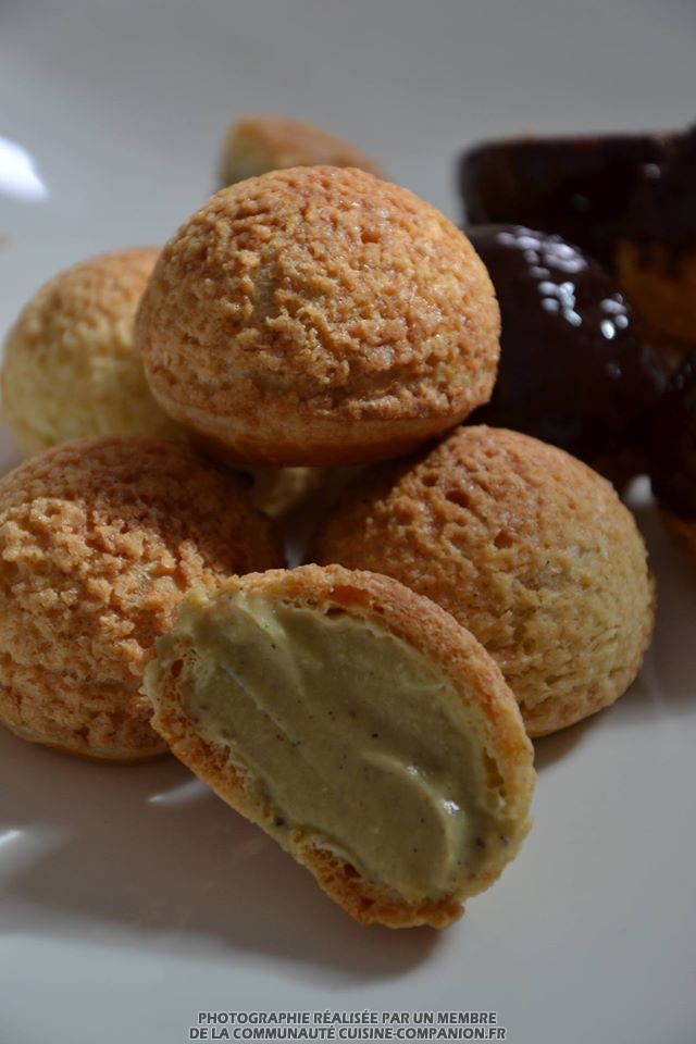 Choux à la crème pâtissière à la pistache (MaëvaB) - Recette Cuisine  Companion